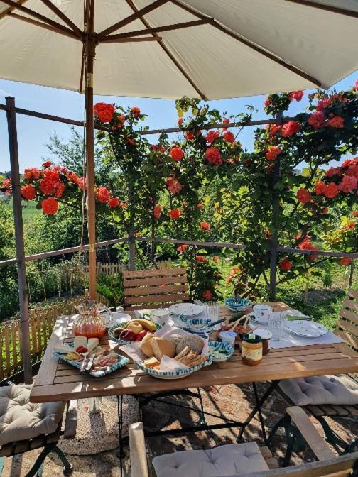 Casale Il Girasole Hotel Barbara Buitenkant foto